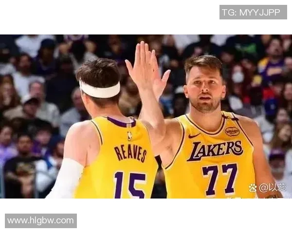 湖人对阵篮网精彩瞬间回顾图集展现比赛激烈氛围与球星风采